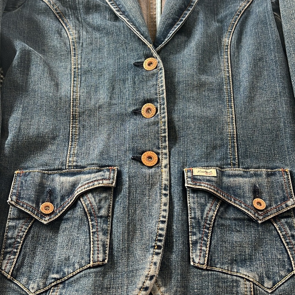 Rarely worn (maybe 2x) Vintage Size Med. Levi’s Blue Denim Blazer. - Picture 4 of 10